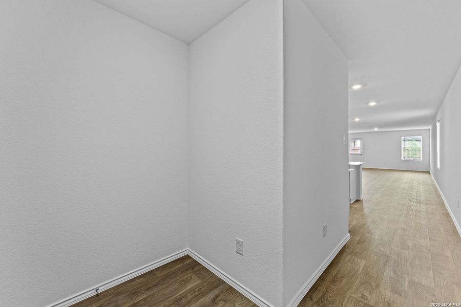 Spacious, unfurnished interior of a new home in Avenida, Converse (Image 19).