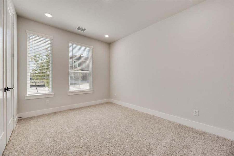 Spacious, unfurnished interior of a new home in Collin Creek, Plano (Image 12).