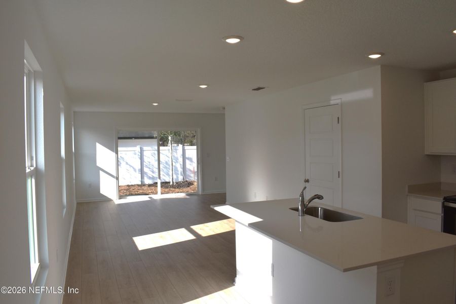 Spacious, unfurnished interior of a new home in Irongate Villas, Jacksonville (Image 25).