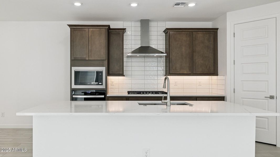 3985_Phoenician_Lot 2081_Aloravita_Peori 3985_Phoenician_Lot 2081_Aloravita_Peori