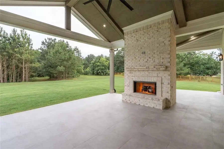 Exterior details and patio area of a home in , Monroe (Image 4).