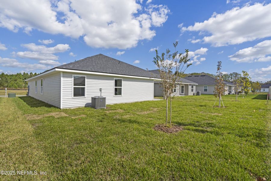 Exterior details and patio area of a home in Summerglen, Jacksonville (Image 22).