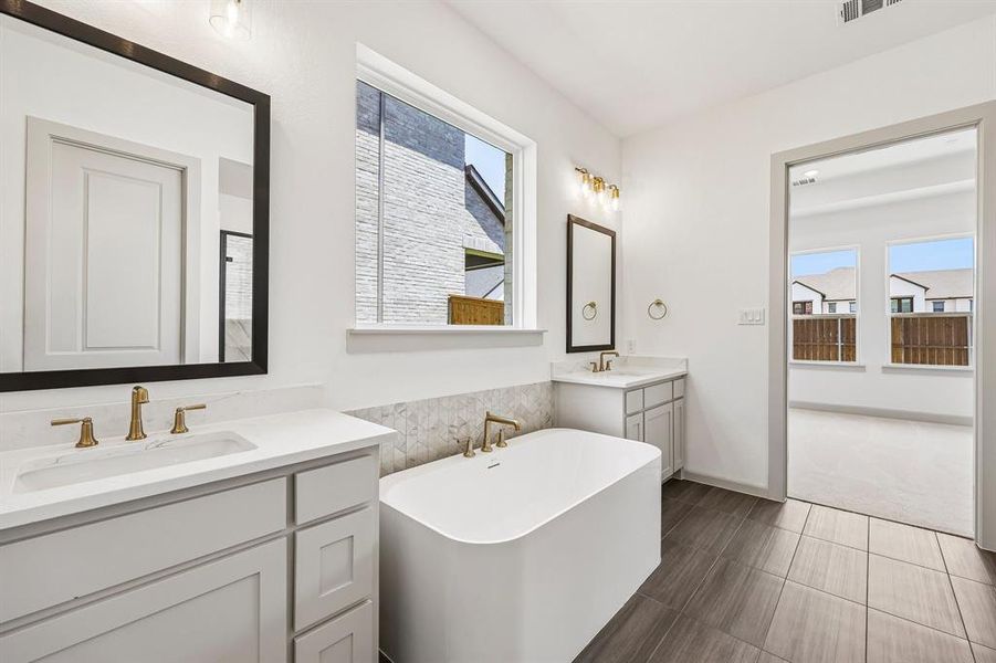 An owner's bath fit for a king and a queen! An owner's bath fit for a king and a queen!