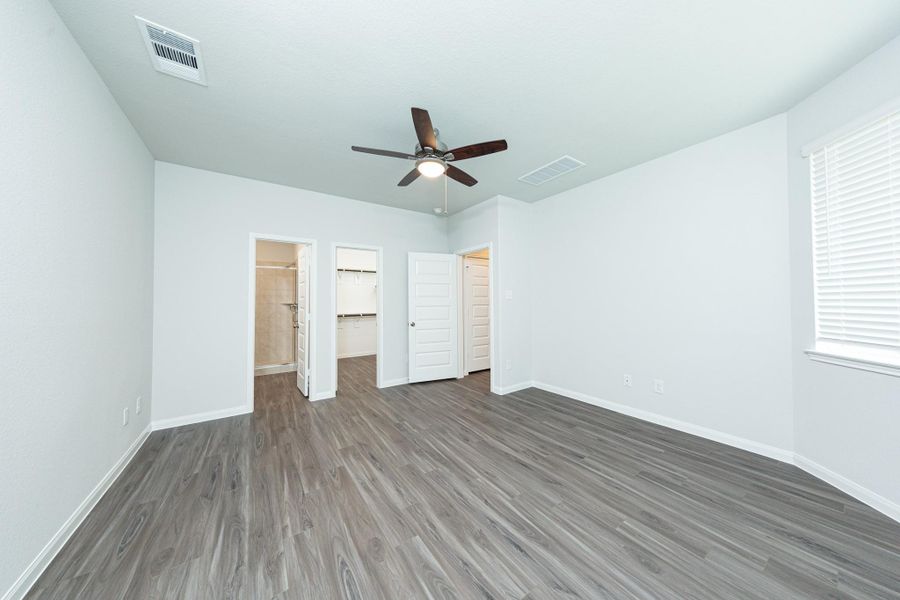 Spacious, unfurnished interior of a new home in River's Edge, Conroe (Image 6). Spacious, unfurnished interior of a new home in River's Edge, Conroe (Image 6).