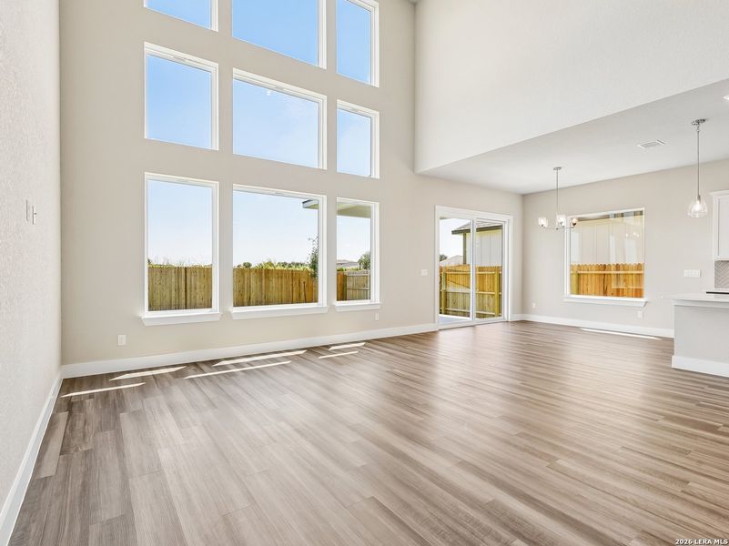 Spacious, unfurnished interior of a new home in Weltner Farms 60’s, New Braunfels (Image 34).
