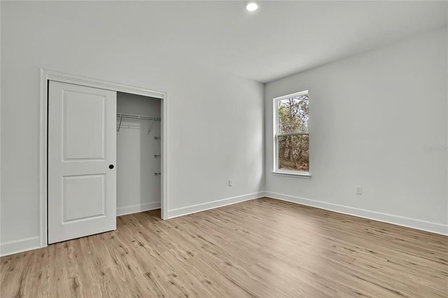 Spacious, unfurnished interior of a new home in , Weeki Wachee (Image 40).