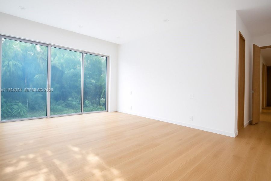 Spacious, unfurnished interior of a new home in , Miami (Image 21).