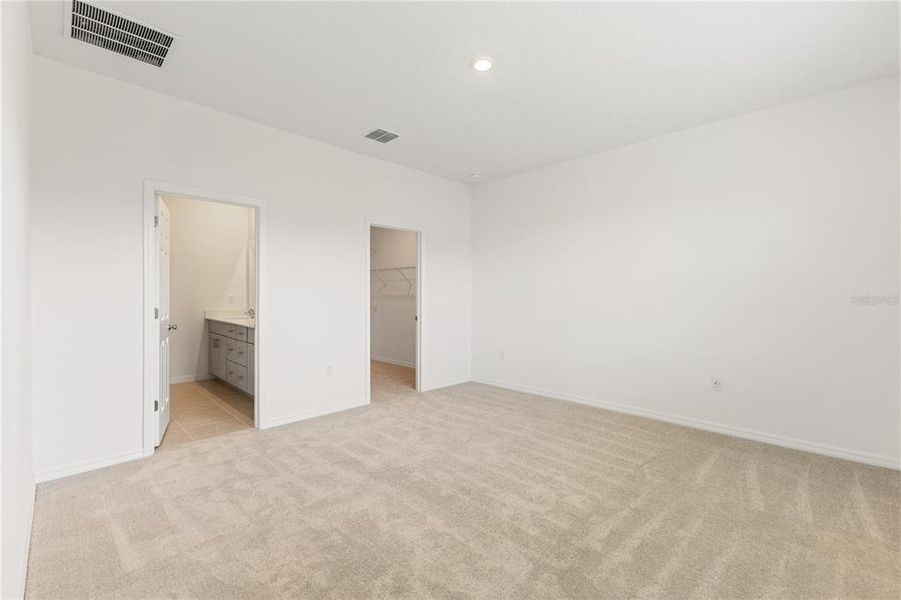 Spacious, unfurnished interior of a new home in Liberty Station, Orange City (Image 14).