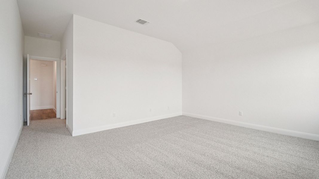 Spacious, unfurnished interior of a new home in Railhead, Cedar Creek (Image 32).