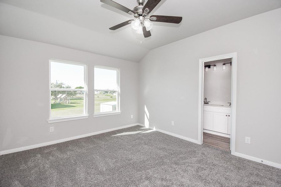 Spacious, unfurnished interior of a new home in , Palacios (Image 25).