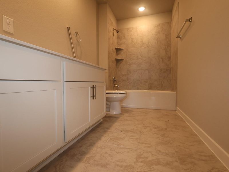 Spacious, unfurnished interior of a new home in Cascades at Onion Creek, Austin (Image 3).
