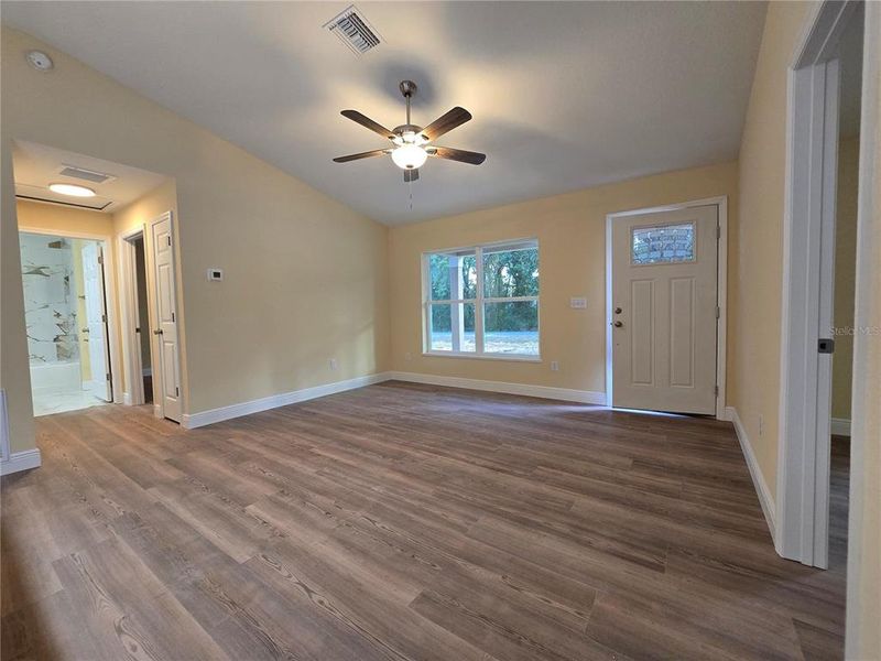 Spacious, unfurnished interior of a new home in , Ocala (Image 26).