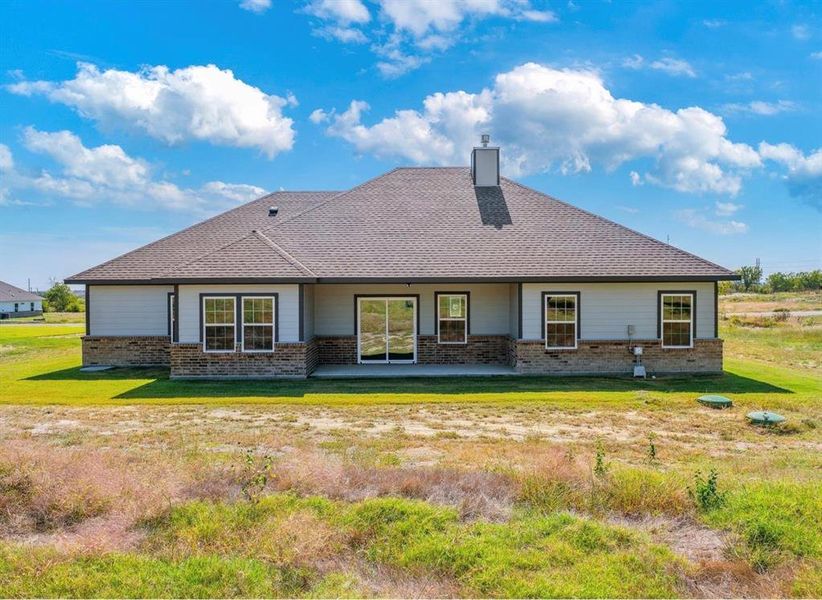 Exterior details and patio area of a home in , Azle (Image 28).