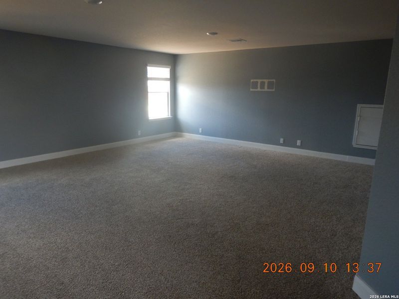 Spacious, unfurnished interior of a new home in , Cibolo (Image 9).