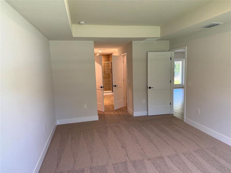 Spacious, unfurnished interior of a new home in Port Charlotte, Port Charlotte (Image 11).