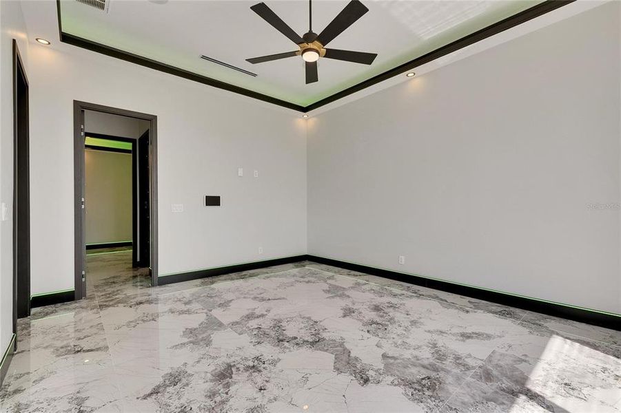 Spacious, unfurnished interior of a new home in , Apollo Beach (Image 82).