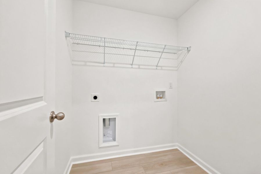 Spacious, unfurnished interior of a new home in Edgefield, Loris (Image 28).