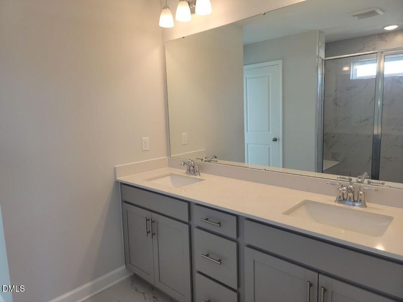 Image 39 of a home in Tobacco Road.