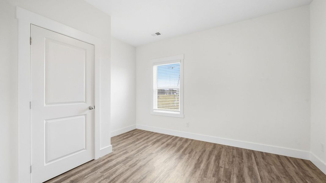 Spacious, unfurnished interior of a new home in Fieldcrest Acres, Blountville (Image 12).