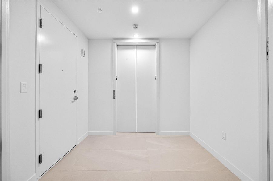 Spacious, unfurnished interior of a new home in Casamar, Pompano Beach (Image 29).