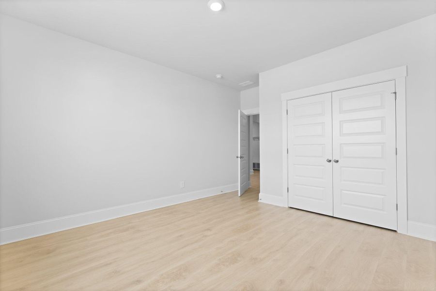 Spacious, unfurnished interior of a new home in Sheep Island, Summerville (Image 26).