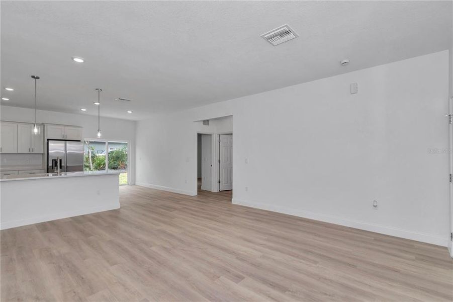 Spacious, unfurnished interior of a new home in , Ocala (Image 15).