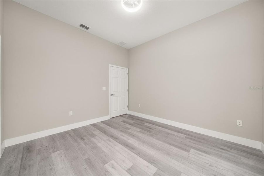 Spacious, unfurnished interior of a new home in , Sebring (Image 31).