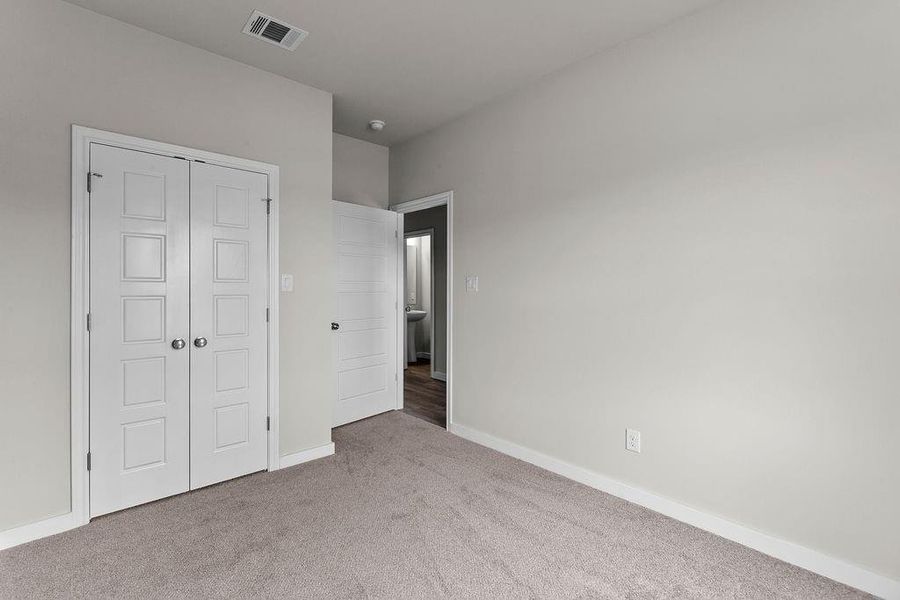 Spacious, unfurnished interior of a new home in Trails of Fossil Creek, Fort Worth (Image 19).