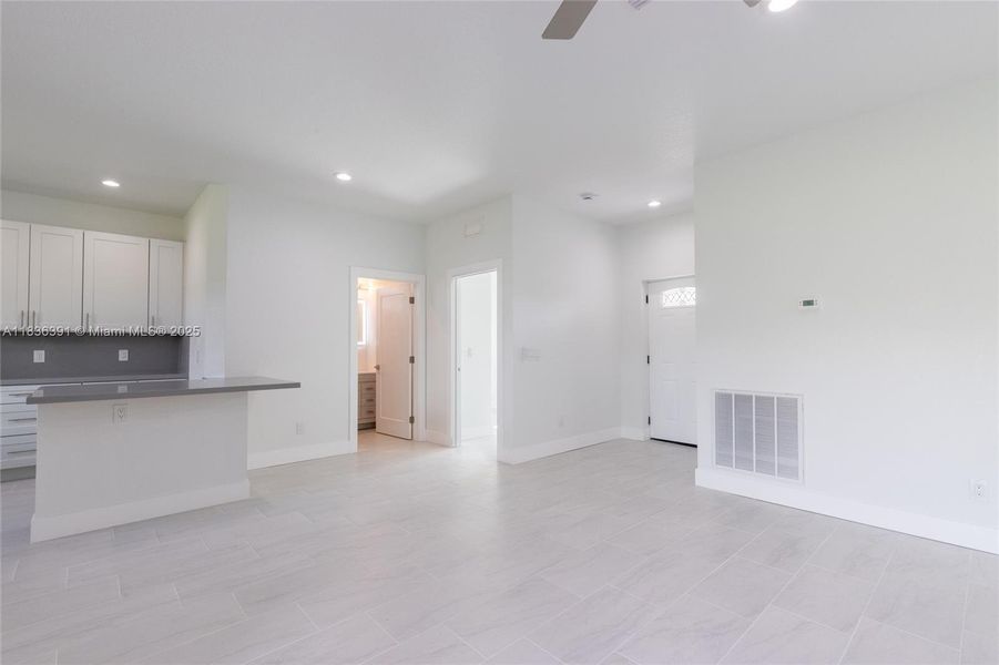 Spacious, unfurnished interior of a new home in , Lake Placid (Image 16).