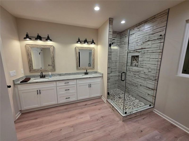 Furnished interior view inside a new home in , Jasper (Image 4).