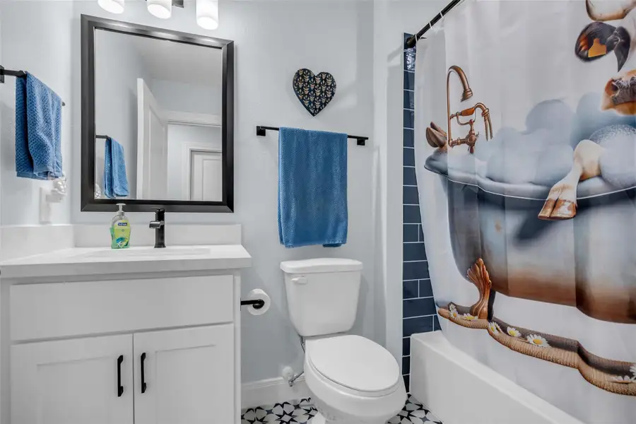 Full bathroom upstairs. Full bathroom upstairs.