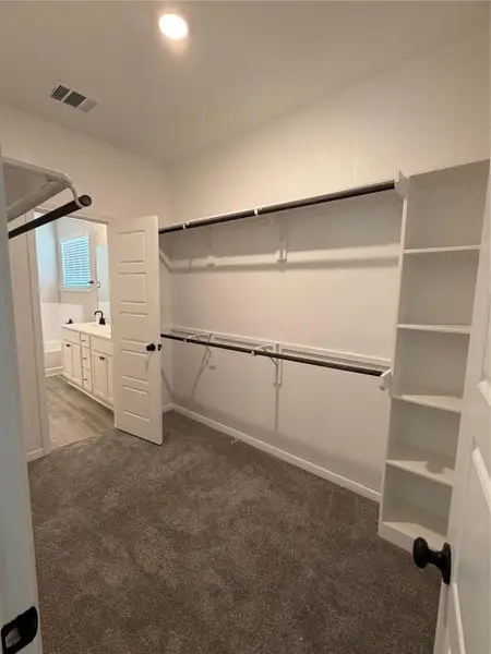 Spacious, unfurnished interior of a new home in La Segarra, Brookshire (Image 7).