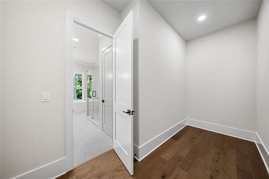 Spacious, unfurnished interior of a new home in , Atlanta (Image 52).