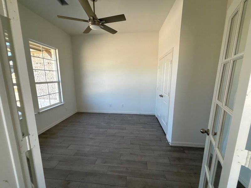 Spacious, unfurnished interior of a new home in Waterford Park, Weatherford (Image 7).
