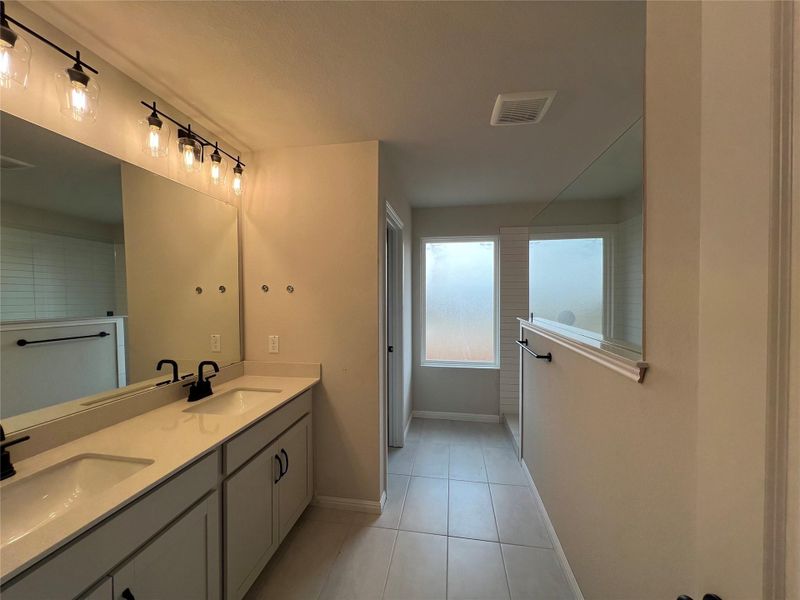 Furnished interior view inside a new home in Rolling Glen, Hutto (Image 12).