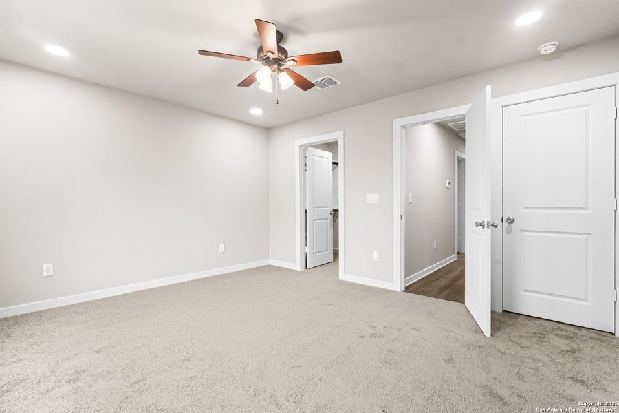 Spacious, unfurnished interior of a new home in , San Antonio (Image 27).