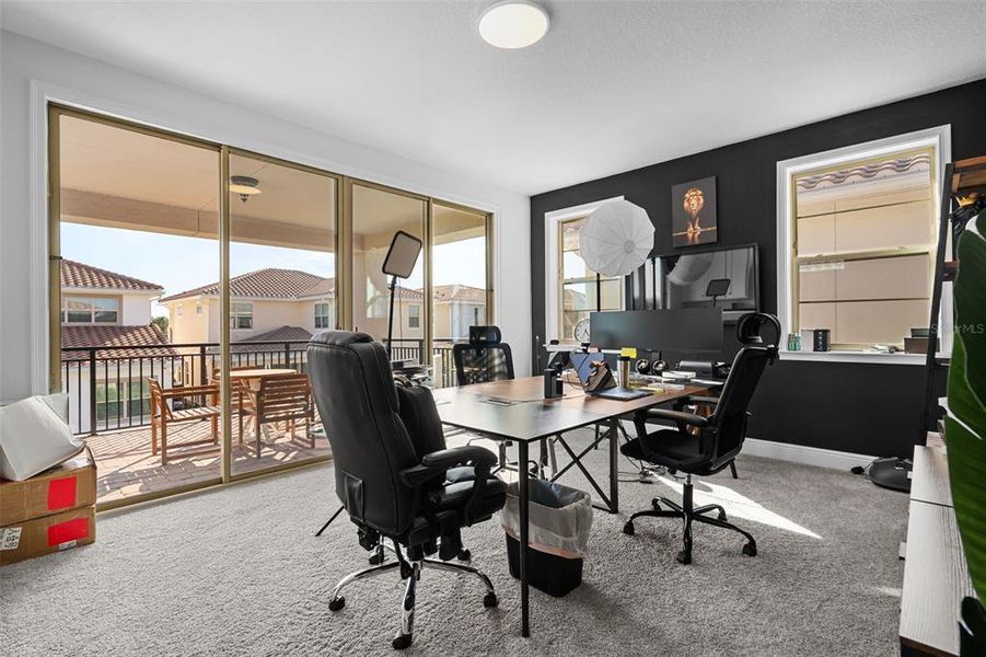 Furnished interior view inside a new home in , Orlando (Image 31).