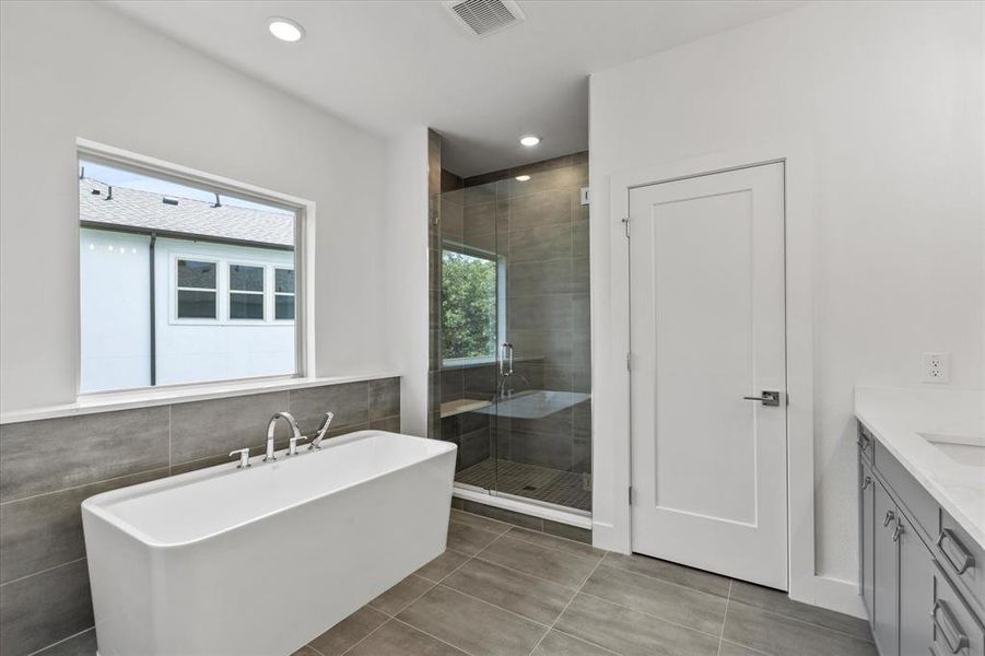 Furnished interior view inside a new home in , Lake Dallas (Image 5). Furnished interior view inside a new home in , Lake Dallas (Image 5).