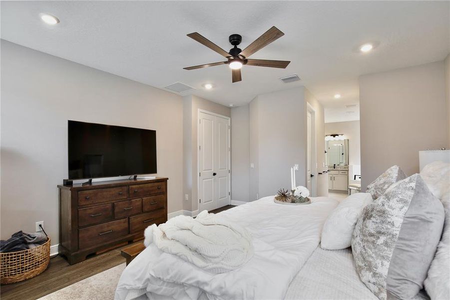 Furnished interior view inside a new home in , Clermont (Image 33). Furnished interior view inside a new home in , Clermont (Image 33).
