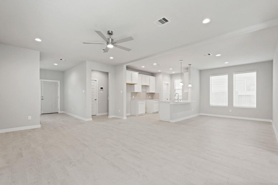 Spacious, unfurnished interior of a new home in Grand Oaks Village, Houston (Image 17). Spacious, unfurnished interior of a new home in Grand Oaks Village, Houston (Image 17).
