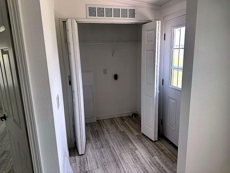 Spacious, unfurnished interior of a new home in , Zellwood (Image 6).