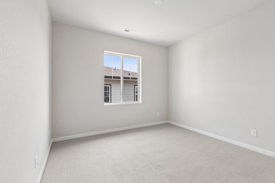 Spacious, unfurnished interior of a new home in Sterling Ranch, Littleton (Image 23).
