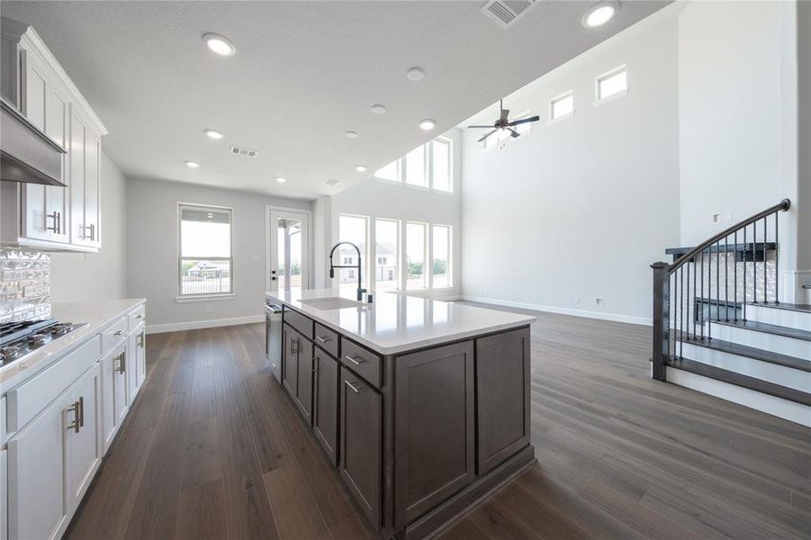 Furnished interior view inside a new home in Heath Golf and Yacht Club, Heath (Image 9).