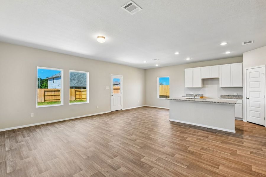 Spacious, unfurnished interior of a new home in Colony at Pinehurst, Pinehurst (Image 12).