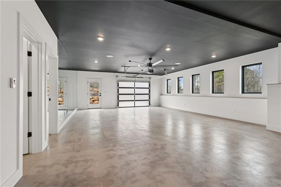 Spacious, unfurnished interior of a new home in , Roswell (Image 25).
