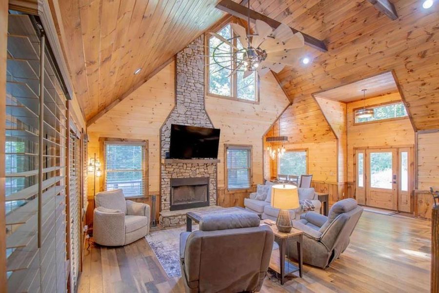Community amenities in , Blue Ridge (Image 37).