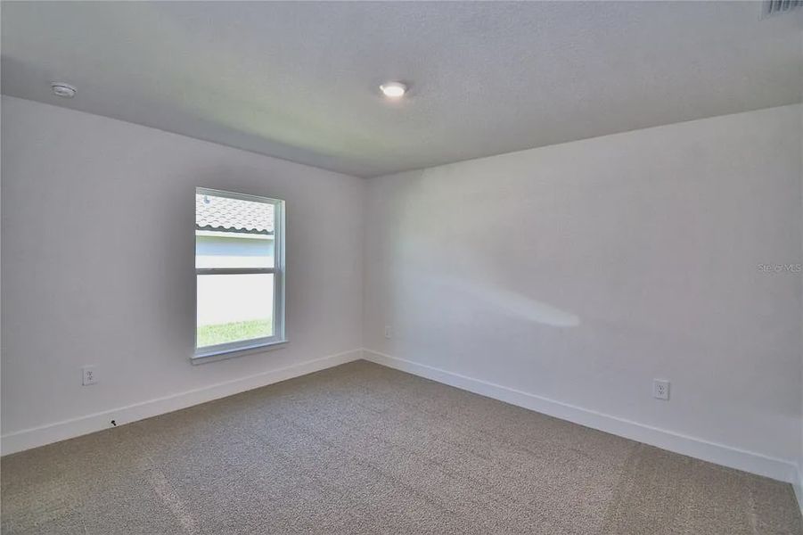 Spacious, unfurnished interior of a new home in Lake Juliana Estates, Auburndale (Image 26).