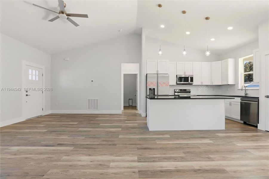 Spacious, unfurnished interior of a new home in , Sebring (Image 26).