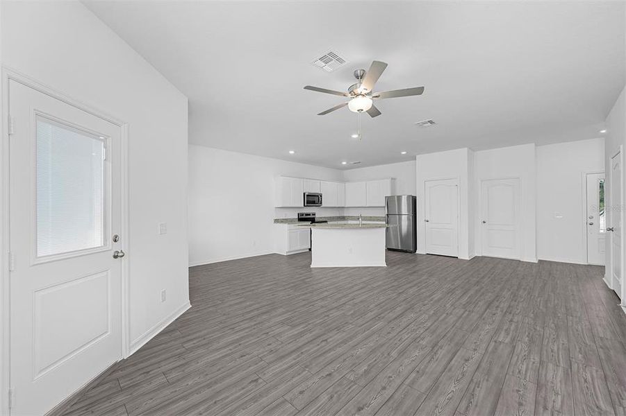Spacious, unfurnished interior of a new home in , Poinciana (Image 9).