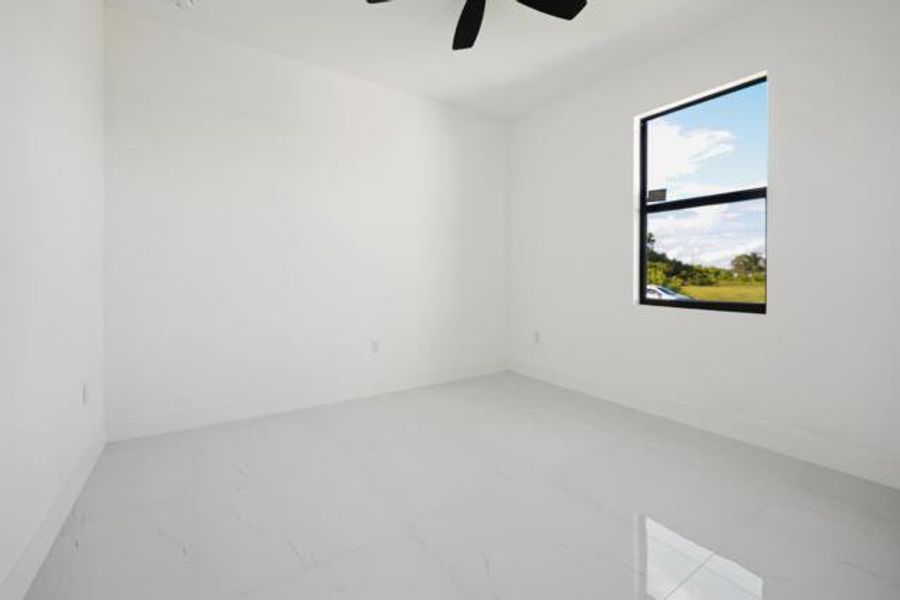Spacious, unfurnished interior of a new home in , Cape Coral (Image 15).